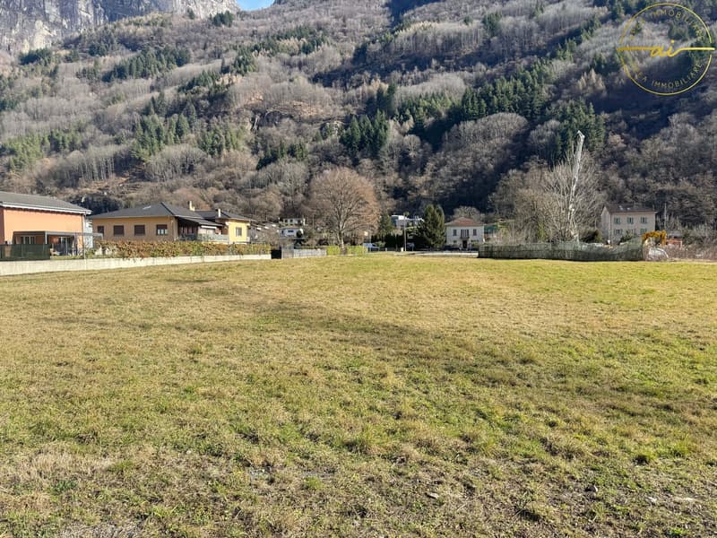 Baugrundstück inmitten der Natur in Osogna (1)