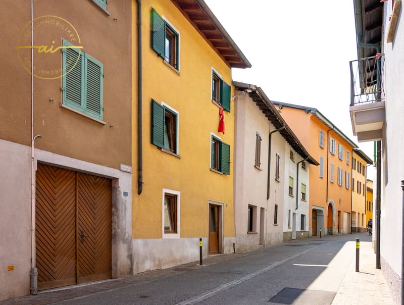 Casa plurifamiliare con 3 appartamenti in vendita, ideale anche come investimento (24)