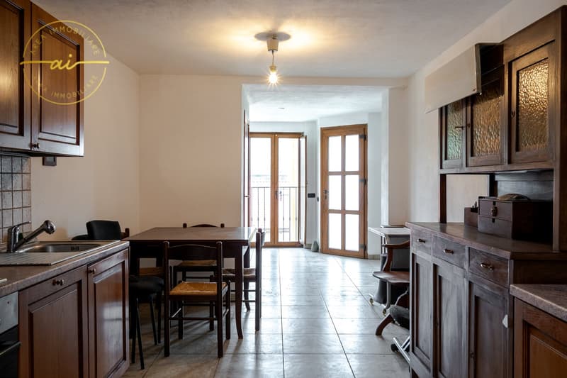Casa plurifamiliare con 3 appartamenti in vendita, ideale anche come investimento (11)