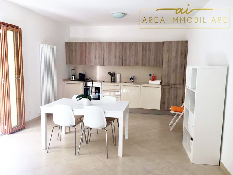 Appartement spacieux et moderne de 2.5 pièces avec cour privée (1)