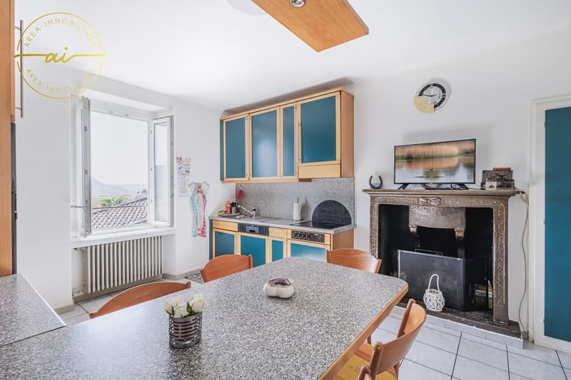 AMPIA CASA DI 6.5 LOCALI IN ZONA RESIDENZIALE A MORBIO INFERIORE (7)