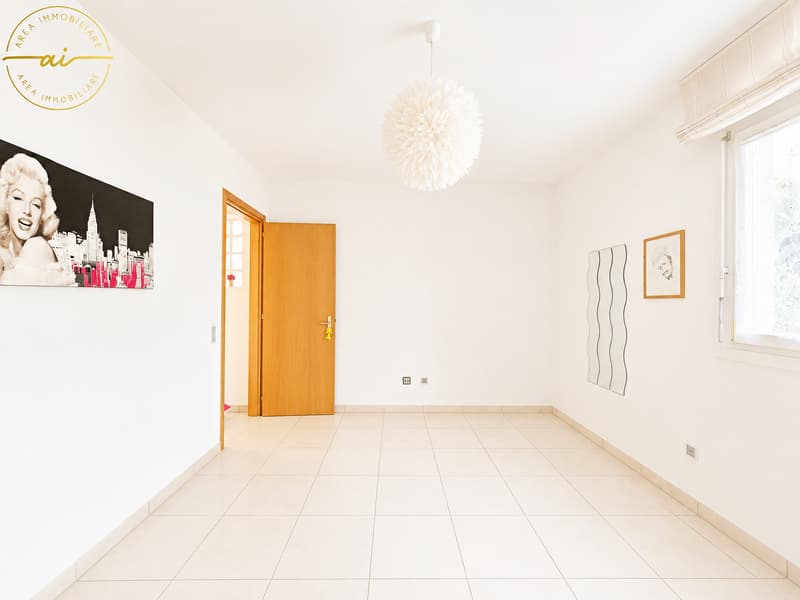 LUMINOSA CASA DI TESTA DI 5.5 LOCALI NEL VERDE (8)
