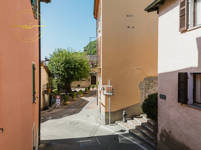 Prestiges Gebäude mit drei unabhängigen Wohnungen im Herzen von Vico Morcote (31)