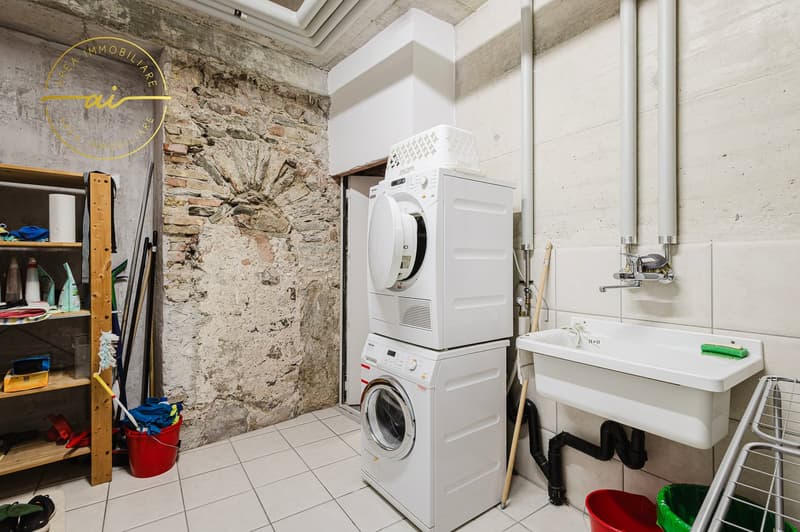 Prestiges Gebäude mit drei unabhängigen Wohnungen im Herzen von Vico Morcote (27)