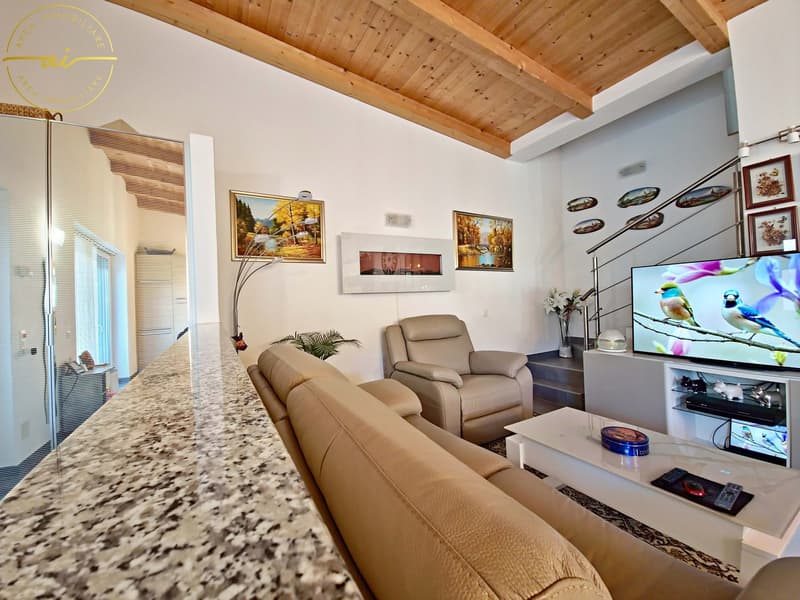 ACCOGLIENTE DUPLEX DI 4.5 LOCALI CON GRANDE SPAZIO ESTERNO PRIVATO A MAGLIASO (4)