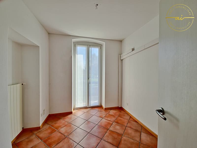 APPARTAMENTO DI 4 LOCALI CON AMPIA TERRAZZA COPERTA A MENDRISIO A REDDITO (13)