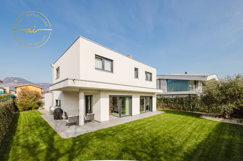 MODERNA VILLA UNIFAMILIARE CON GIARDINO A LIGORNETTO (1)
