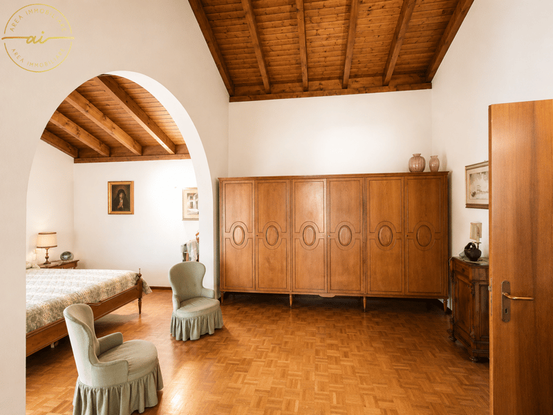 ACCOGLIENTE E CURATA CASA UNIFAMILIARE CON GIARDINO (12)