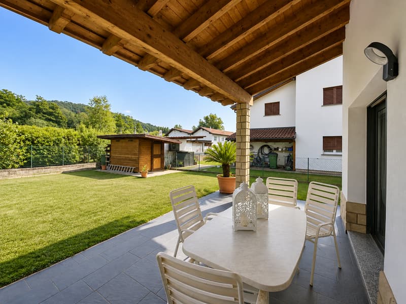 VILLA MODERNA DI 6.5 LOCALI CON AMPIO GIARDINO A STABIO (4)