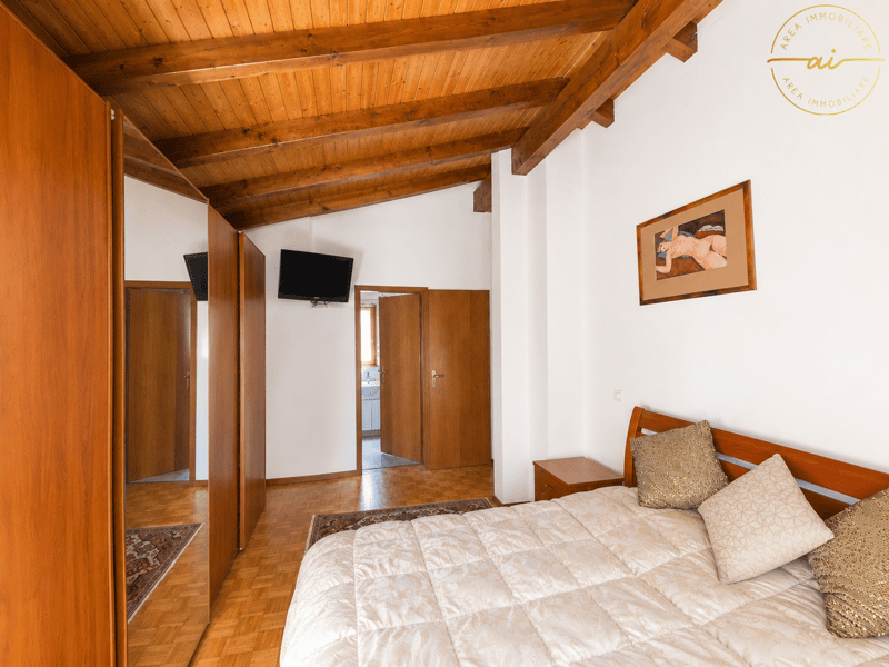 CASA UNIFAMILIARE CON GIARDINO IN MEZZO AL VERDE (5)