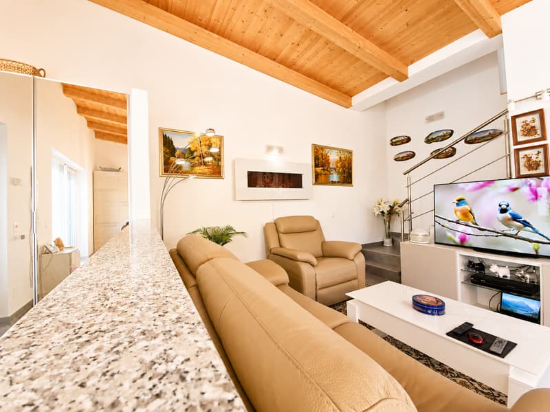 ACCOGLIENTE DUPLEX DI 4.5 LOCALI CON GRANDE SPAZIO ESTERNO PRIVATO A MAGLIASO (4)