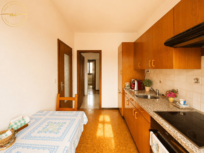 CASA INDIPENDENTE CON AMPIO TERRENO EDIFICABILE (9)