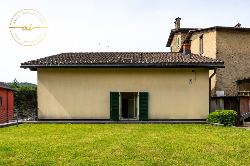 Casa unifamiliare con locale commerciale annesso (5)