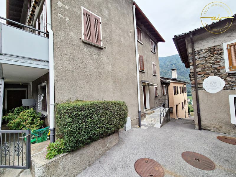 Casa plurifamiliare storica con 3 appartamenti a Rivera (6)