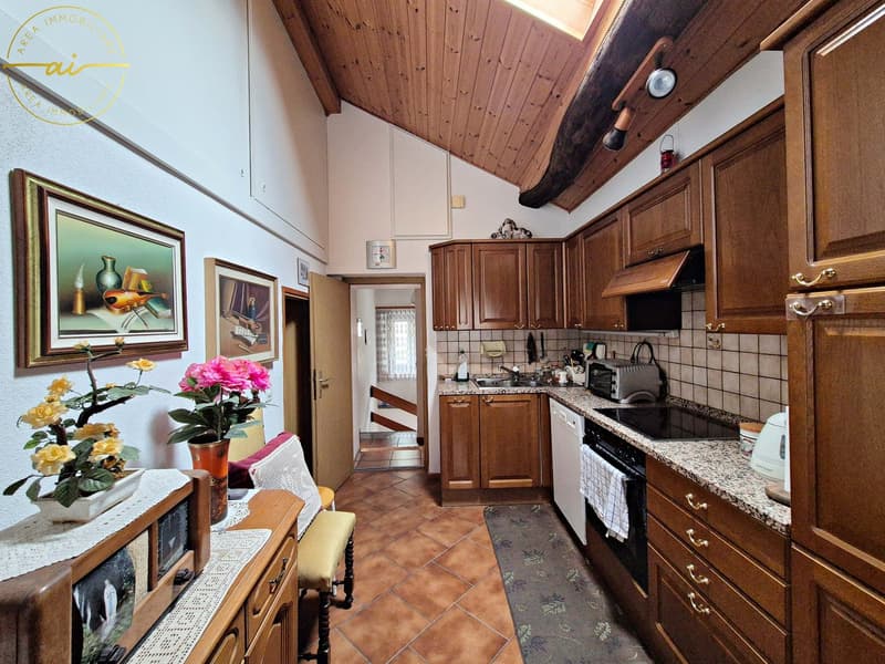 Casa plurifamiliare storica con 3 appartamenti a Rivera (1)