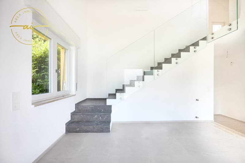 ELEGANTE VILLA INDIPENDENTE CON VISTA LAGO A ROVIO (4)