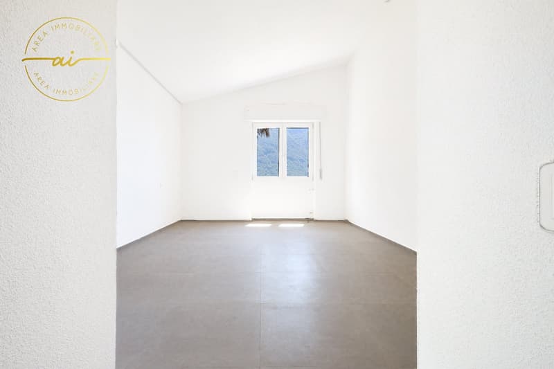 ELEGANTE VILLA INDIPENDENTE CON VISTA LAGO A ROVIO (12)