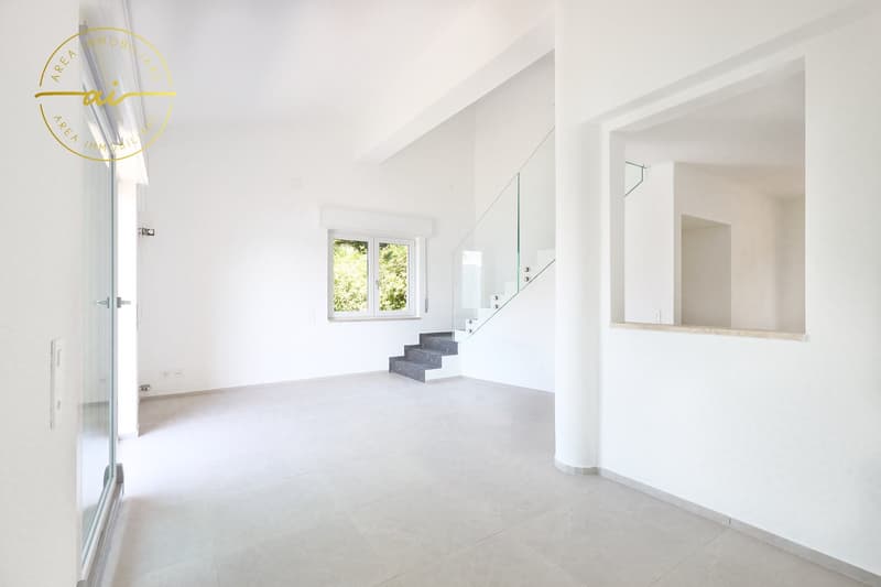 ELEGANTE VILLA INDIPENDENTE CON VISTA LAGO A ROVIO (5)