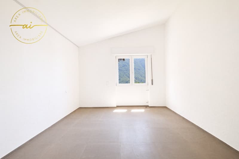 ELEGANTE VILLA INDIPENDENTE CON VISTA LAGO A ROVIO (11)