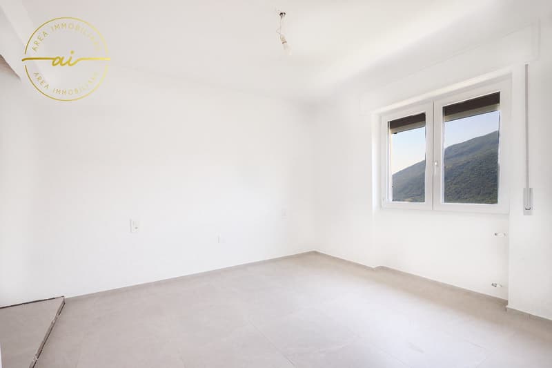 ELEGANTE VILLA INDIPENDENTE CON VISTA LAGO A ROVIO (17)