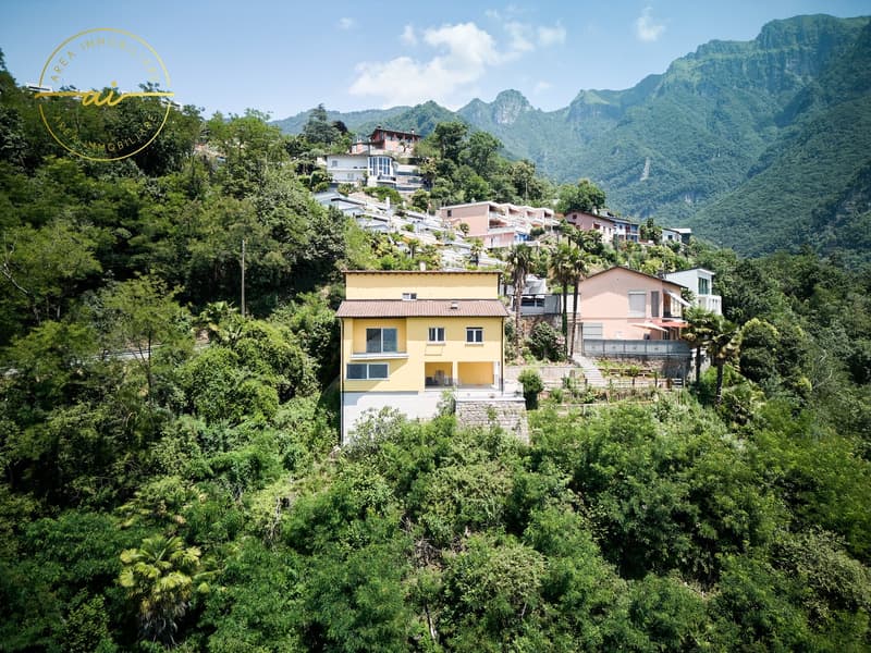 ELEGANTE VILLA INDIPENDENTE CON VISTA LAGO A ROVIO (24)