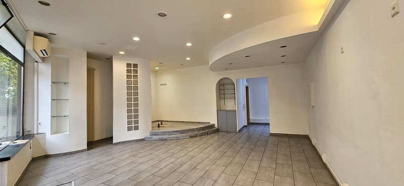 Spazio commerciale con vetrina in centro a Chiasso (1)