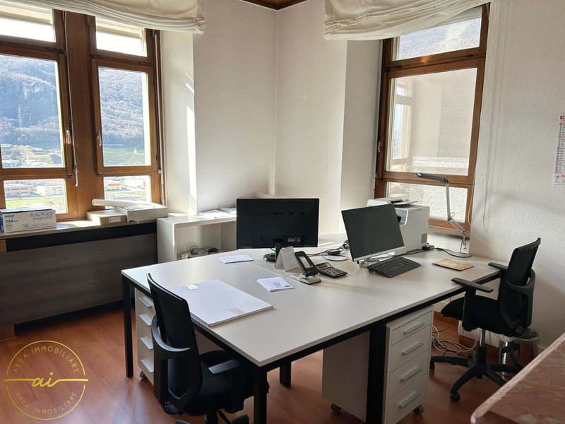 ELEGANTI UFFICI ARREDATI CON POSTEGGI INCLUSI A MENDRISIO (4)