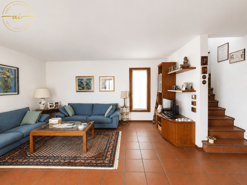 ACCOGLIENTE E CURATA CASA UNIFAMILIARE CON GIARDINO (7)