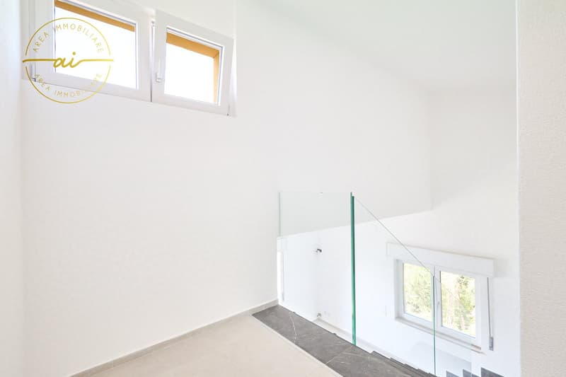 BELLA CASA INDIPENDENTE CON VISTA LAGO A ROVIO (13)