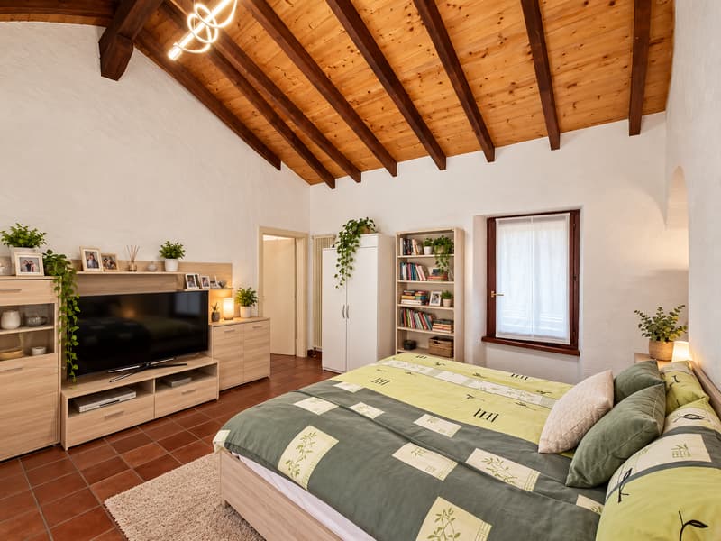 CARATTERISTICA CASA STORICA SU TRE LIVELLI A PURA (7)