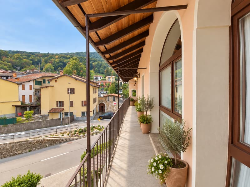 CARATTERISTICA CASA STORICA SU TRE LIVELLI A PURA (4)