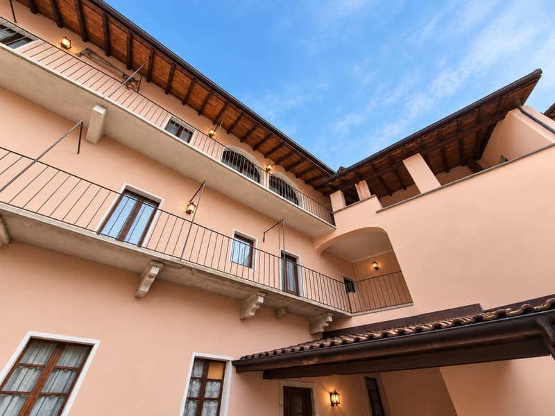 CARATTERISTICA CASA STORICA SU TRE LIVELLI A PURA (1)