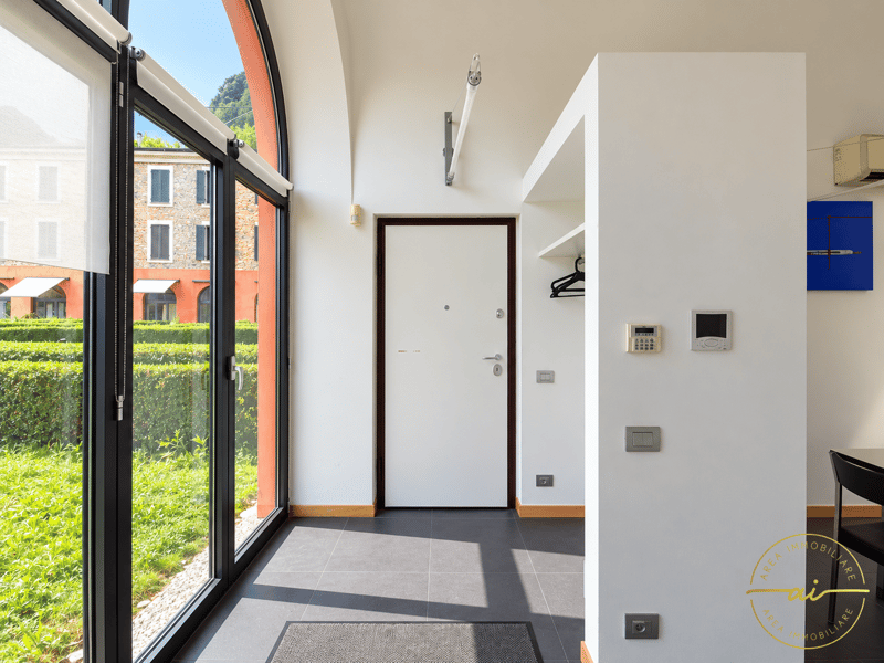 Elegante ufficio o appartamento con giardino (5)
