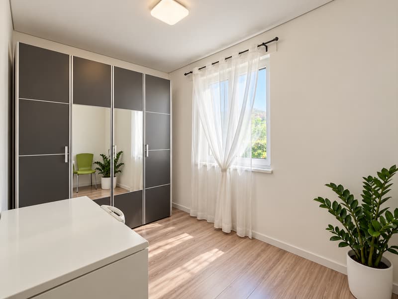 ACCOGLIENTE 4.5 LOCALI CON BALCONE E DOPPI SERVIZI A RIVERA (11)
