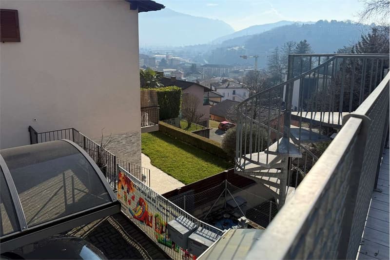 Studio apartment with large terrace (8)