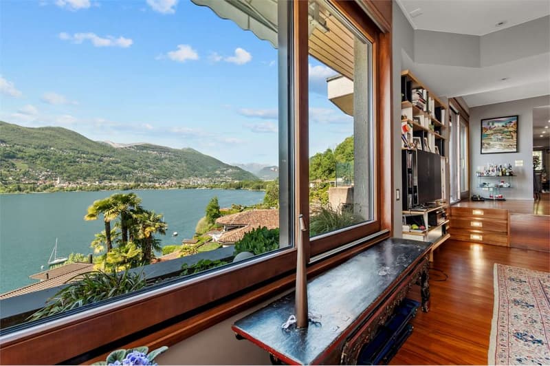 Exclusive villa with lake view, pool and dock (3)