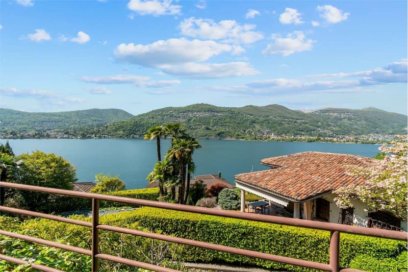 Exclusive villa with lake view, pool and dock (12)