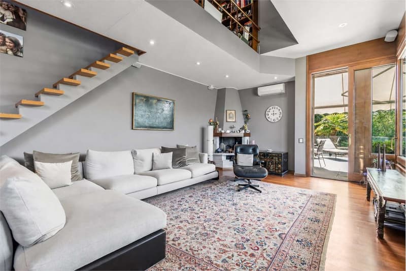 Exclusive villa with lake view, pool and dock (4)