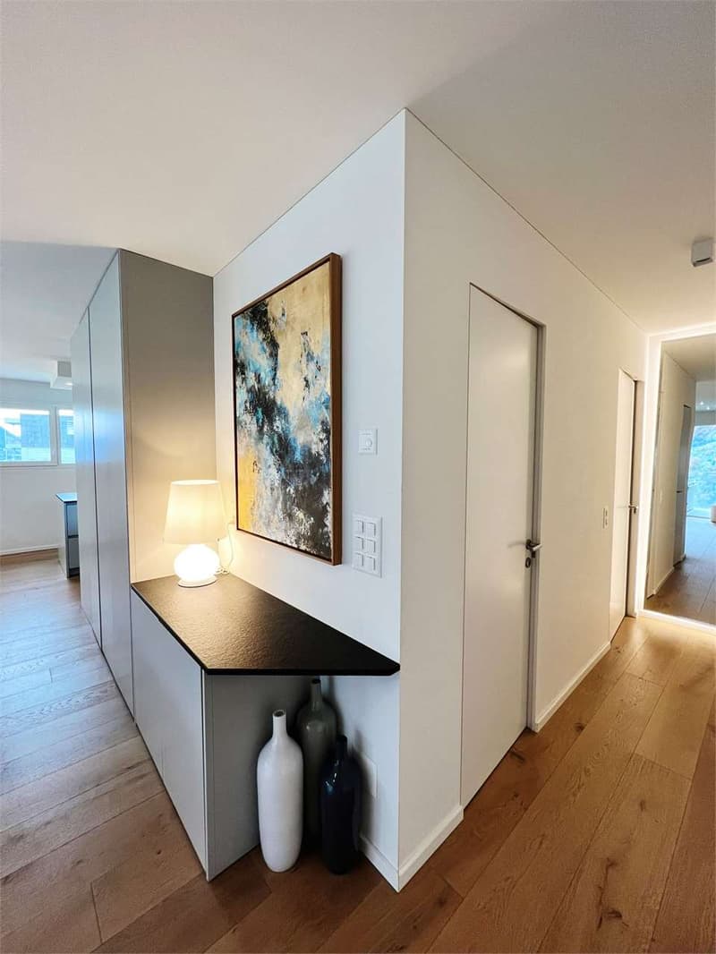Elegantes 3,5-Zimmer-Wohnung mit Möbeln, Garten und Seeblick (4)
