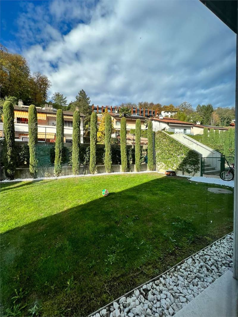 Elegantes 3,5-Zimmer-Wohnung mit Möbeln, Garten und Seeblick (12)