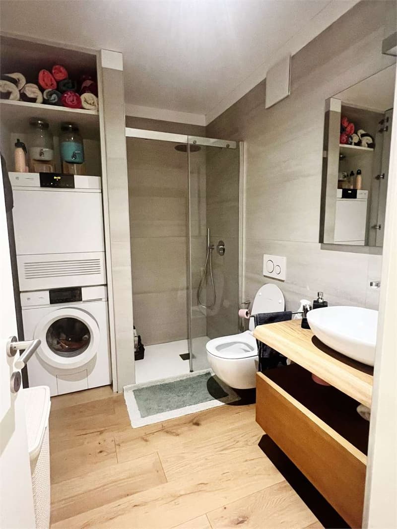 Elegantes 3,5-Zimmer-Wohnung mit Möbeln, Garten und Seeblick (10)
