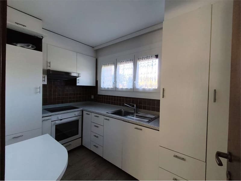 Caslano - Geräumige 3.5 Zimmer Wohnung im Erdgeschoss mit Garten - Zwei Schritte entfernt (11)
