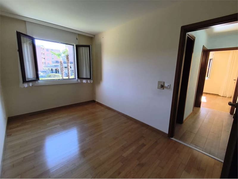 Caslano - Geräumige 3.5 Zimmer Wohnung im Erdgeschoss mit Garten - Zwei Schritte entfernt (3)