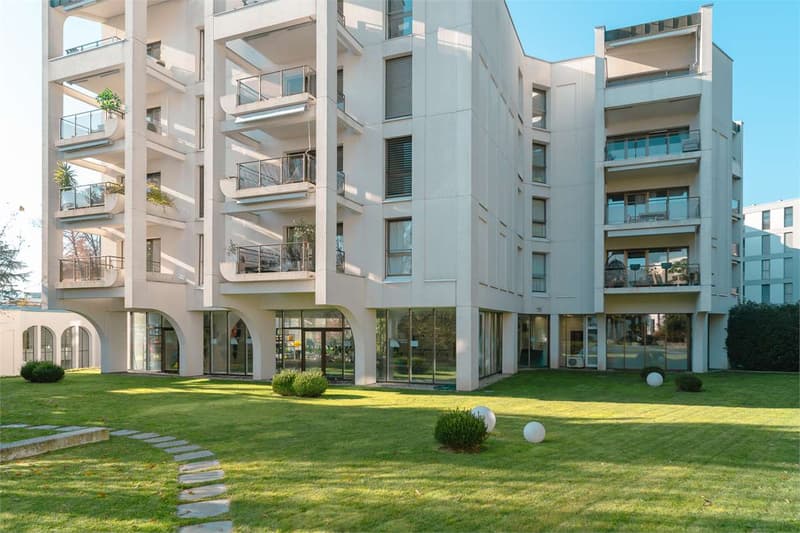 Prestigious 2.5-Room Apartment in Parco Maraini (8)