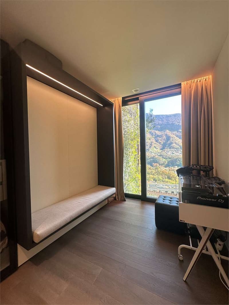 Duplex vista lago con giardino e piscina (13)