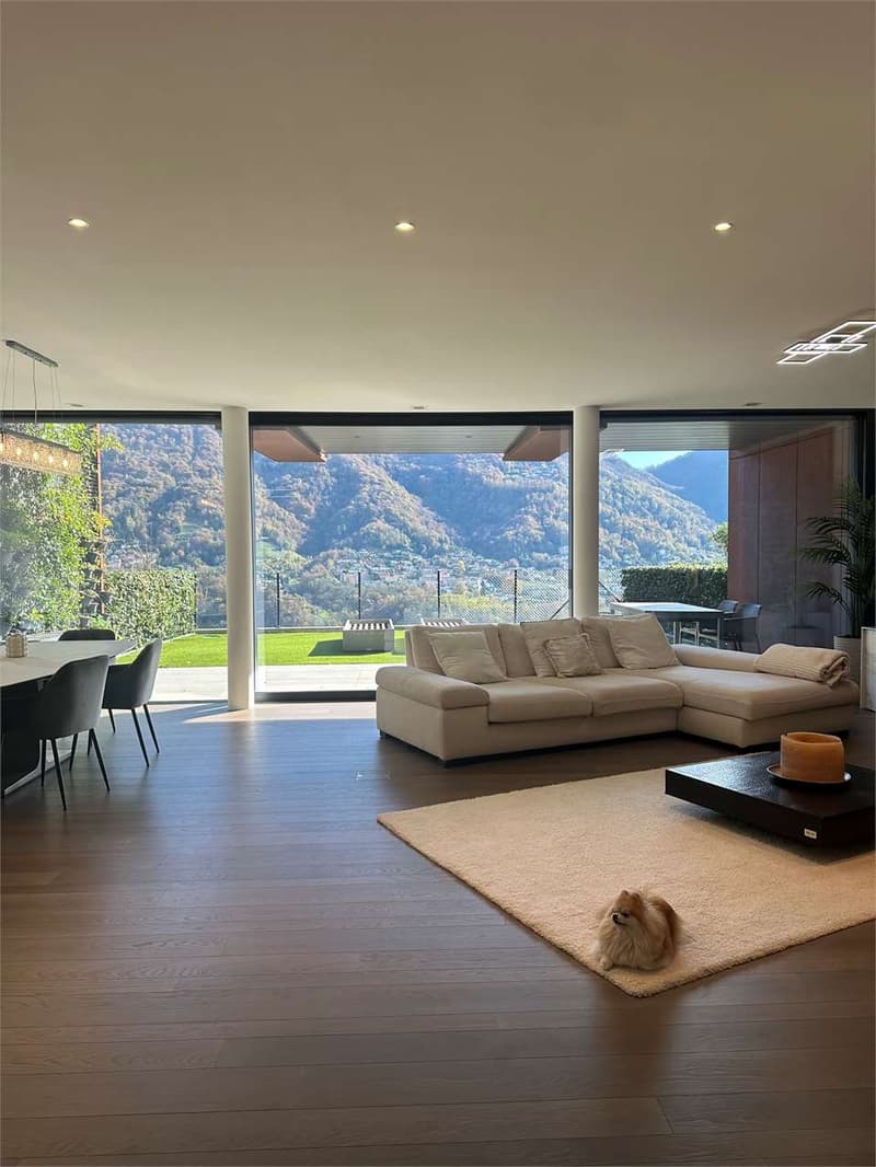 Duplex vista lago con giardino e piscina (5)