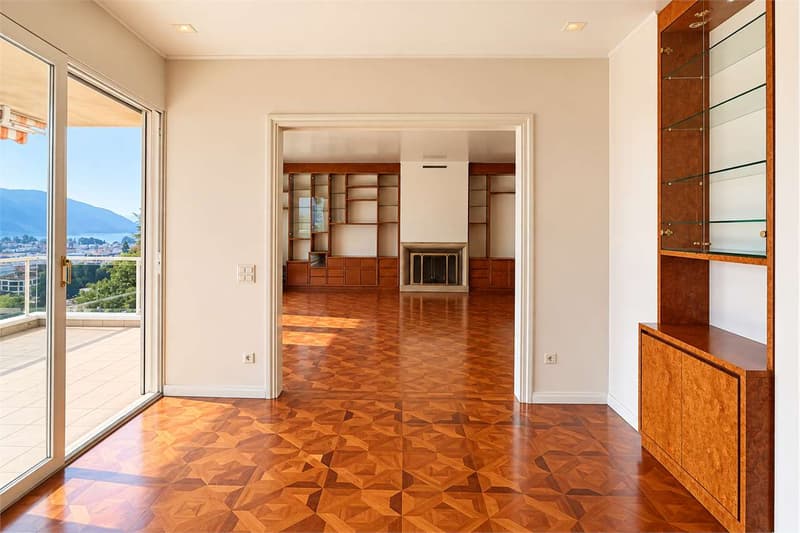 Elegante Residenza con vista lago e giardino privato (13)
