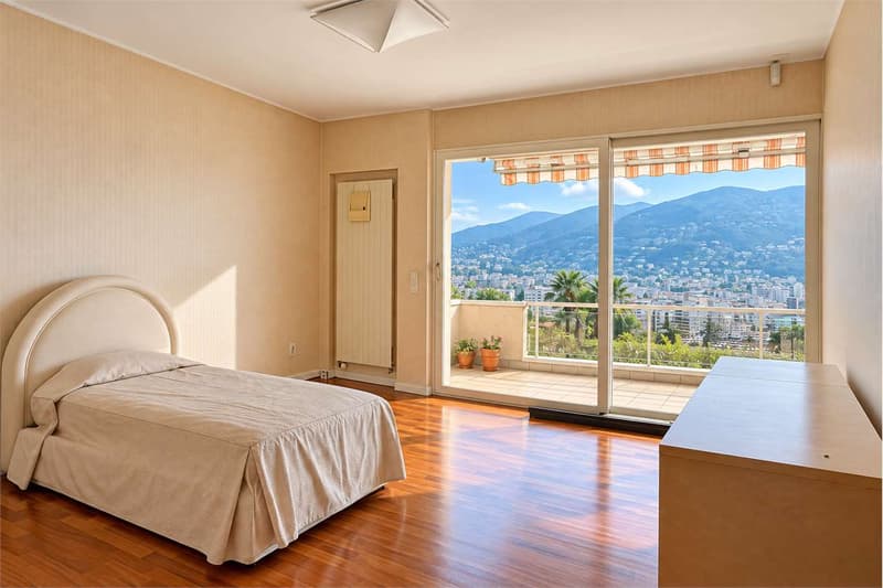Elegante Residenza con vista lago e giardino privato (8)