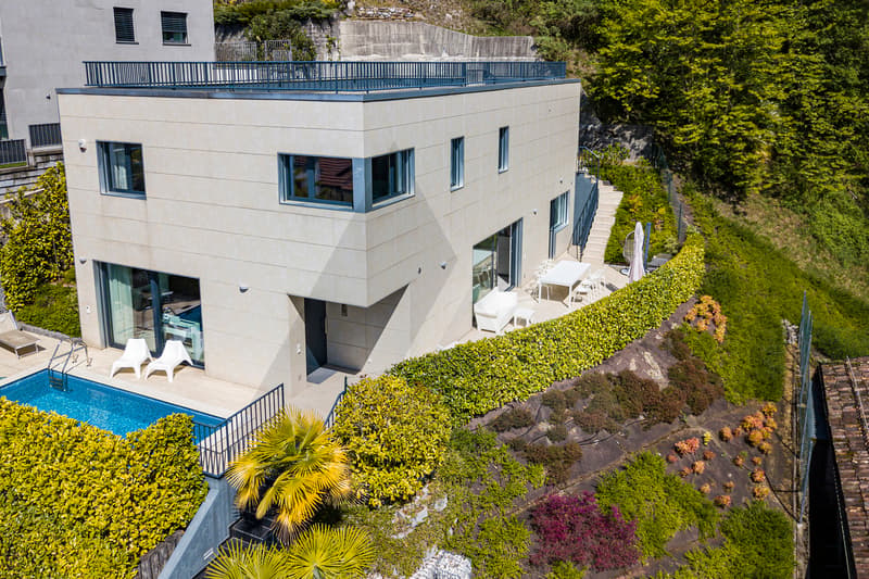 MODERNA VILLA IN POSIZIONE DOMINANTE A LUGANO (13)