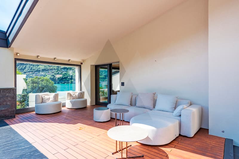 LUSSUOSA VILLA VISTA LAGO CON DARSENA PRIVATA (8)